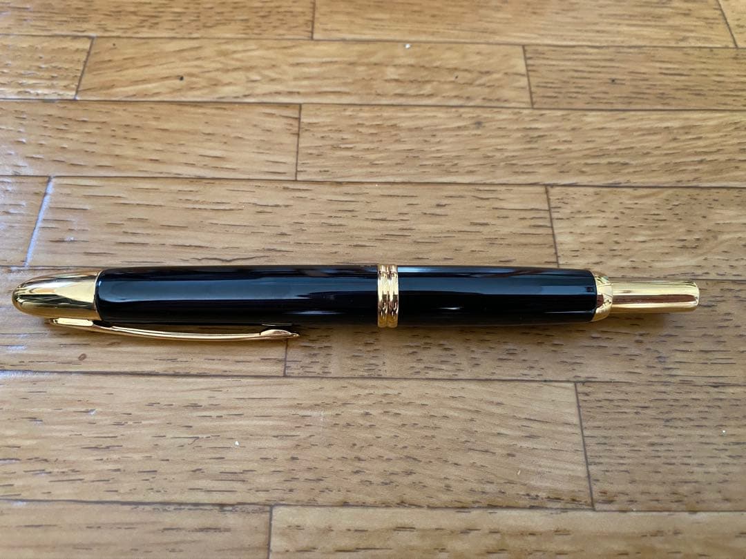 PILOT パイロット 万年筆 キャップレス　ブラック