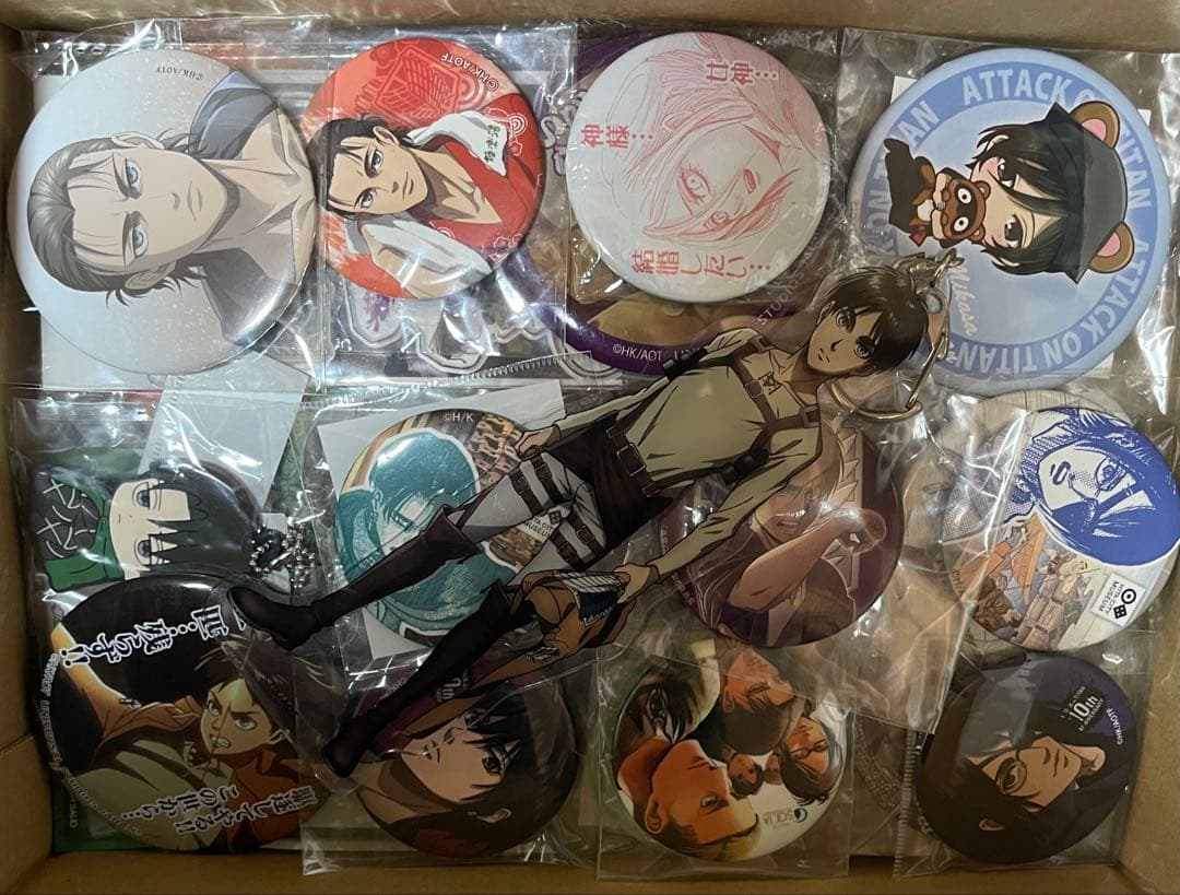 進撃の巨人 グッズ　まとめ売り　100個以上　一箱限定