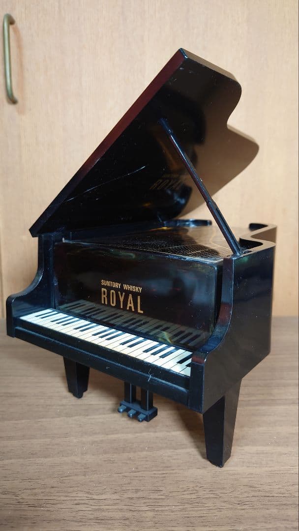 未開栓 サントリー ウイスキー ROYAL グランドピアノ 43% 600ml