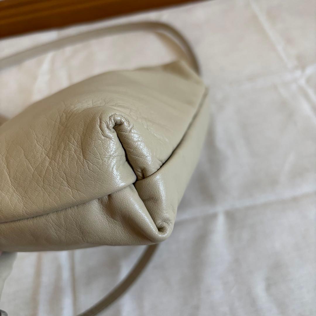 gemeil russet レザーミニショルダーバッグ ベージュ 斜め掛けバッグ