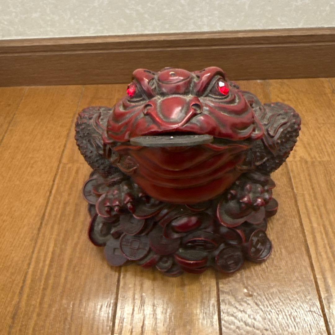 赤色カエル型置物 装飾付き 楽天市場】カエル 置物 玄関飾り オブジェ インテリア オーナメント