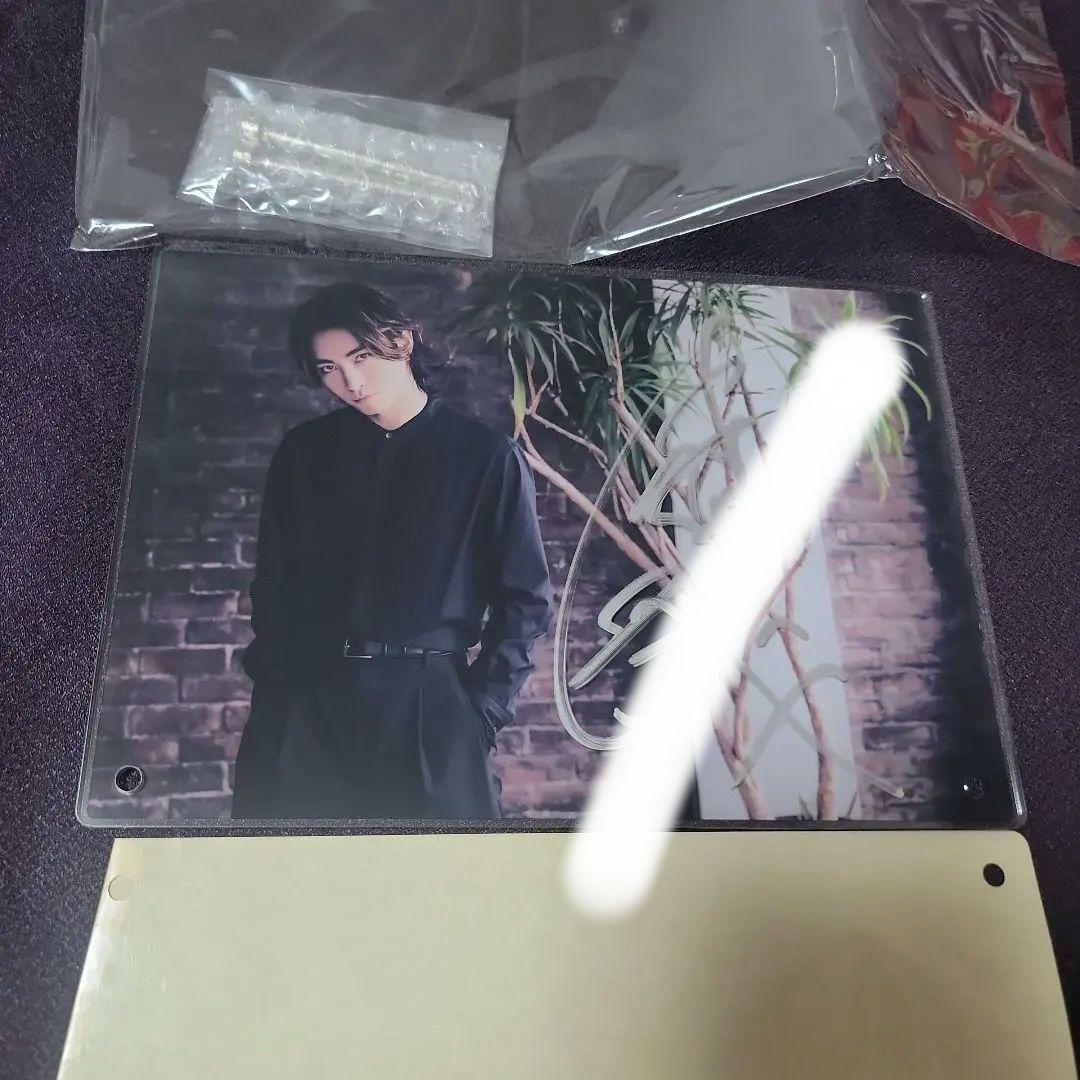 B 木村達成 直筆サイン入り 誕生日記念アクリルフォトプレートB - メルカリ
