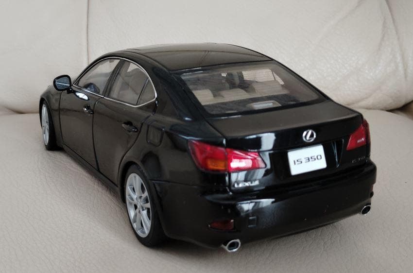 【送料無料】 1/18ミニカー　レクサスIS350 Auto art 黒 中古
