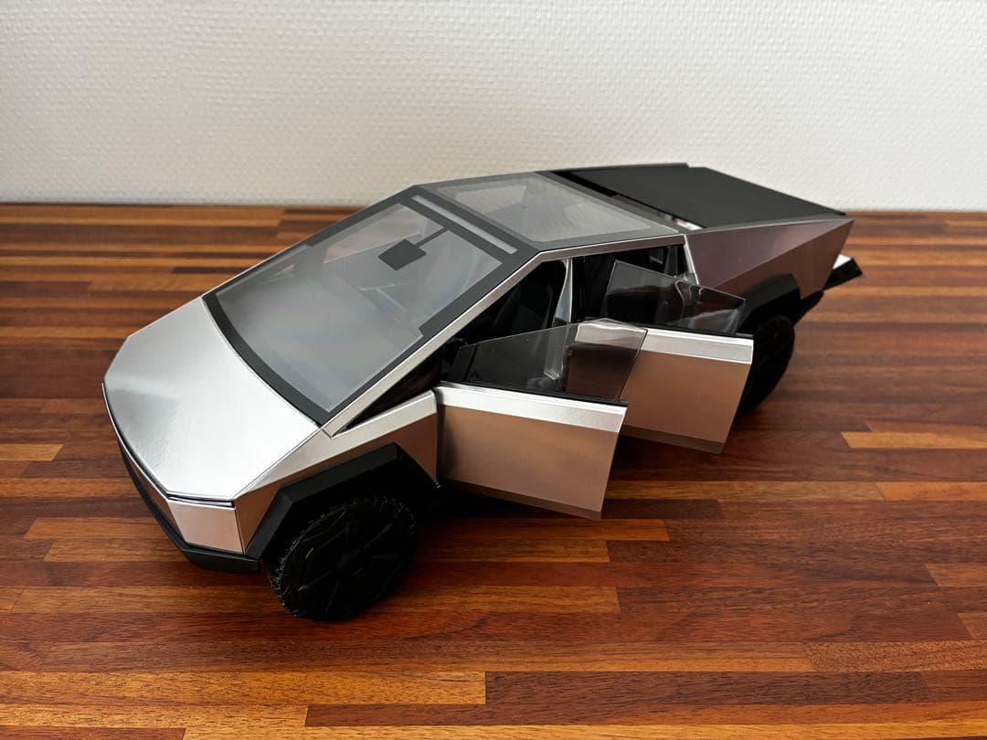 テスラ ミニカー Cybertruck サイバートラック1:18 TESLA