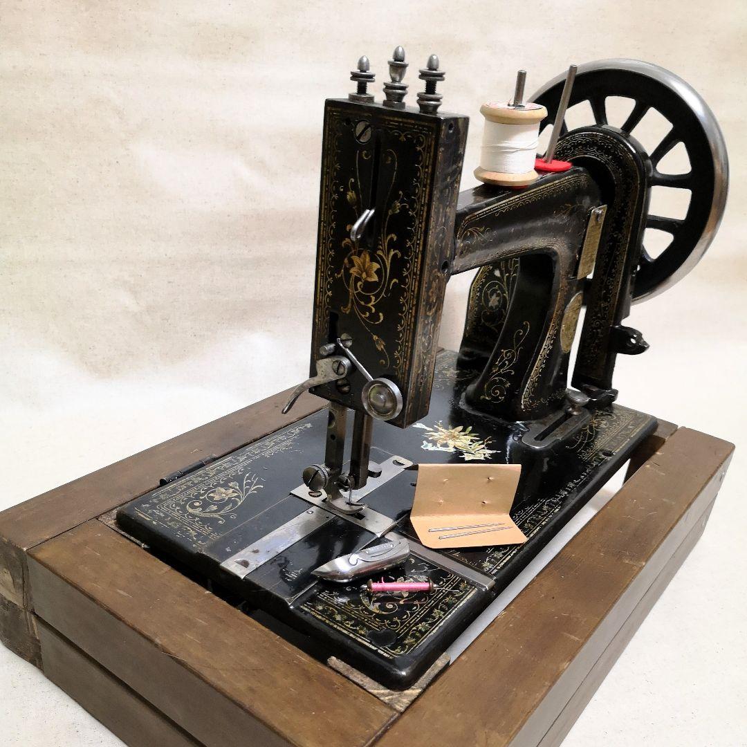 100年以上前のドイツ製アンティークミシン