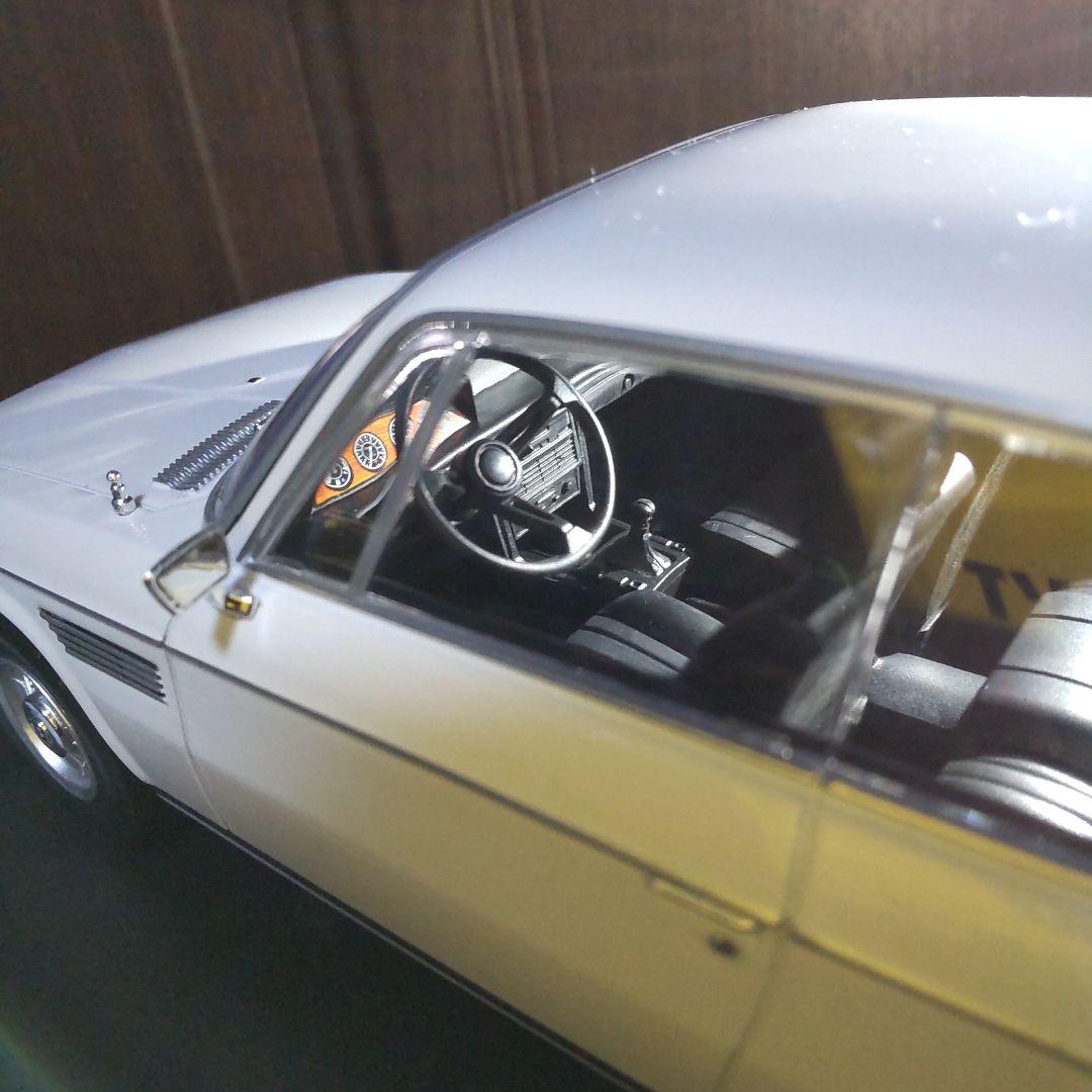 BMW 2800 CS 1968 ホワイト 1/18 ミニチャンプス
