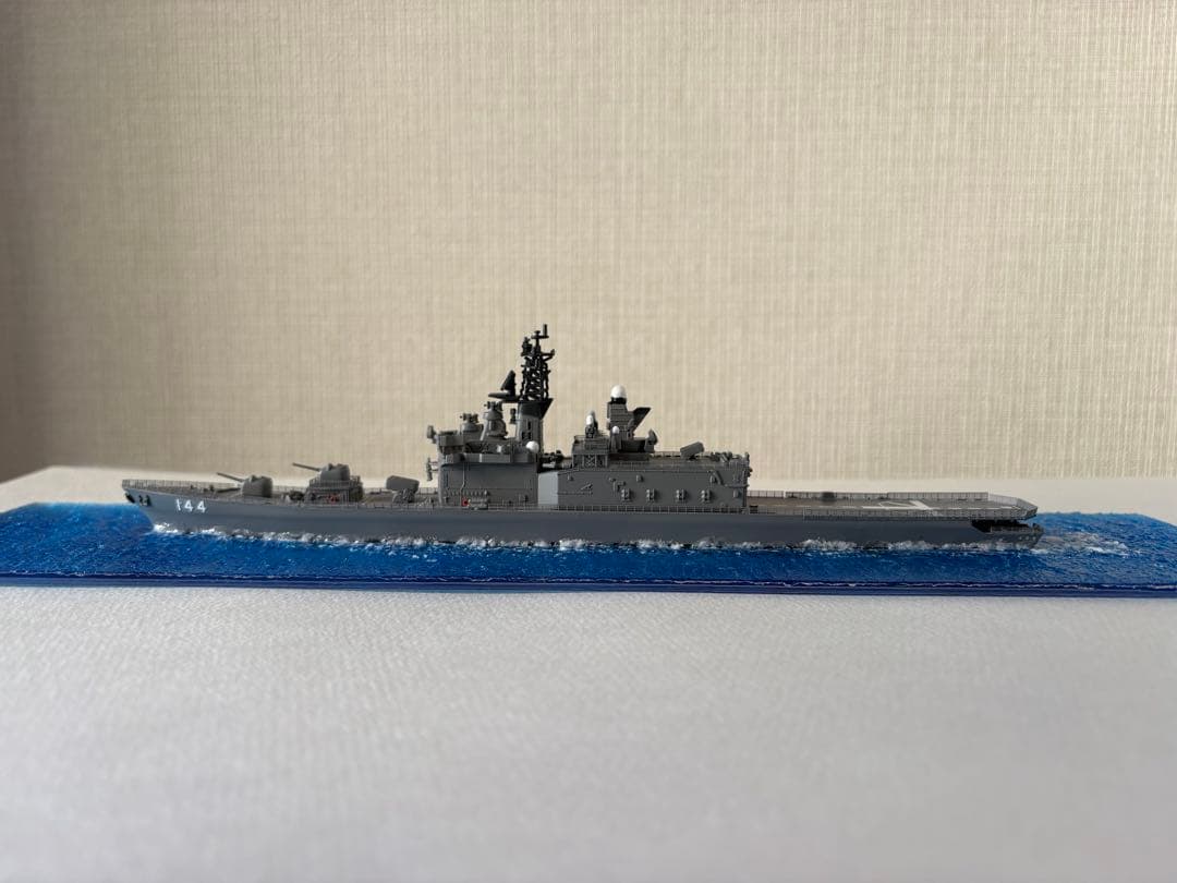 1/700 DDH-144 しらね型護衛艦二番艦くらま　全塗装　洋上ジオラマ