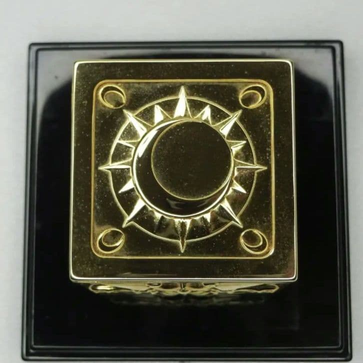 聖闘士星矢 レオ アイオリア 黄金聖衣箱 獅子座 黄金聖衣 ゴールドクロス