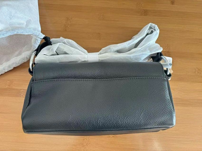 【新品未使用】ビアズリー レザーリングボディバッグ ブラック