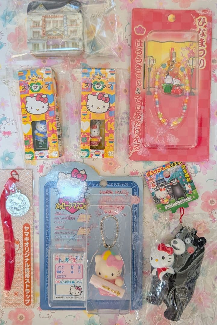 ハローキティ　ご当地キティ　ストラップ　105個おまとめ（ロリータ他）