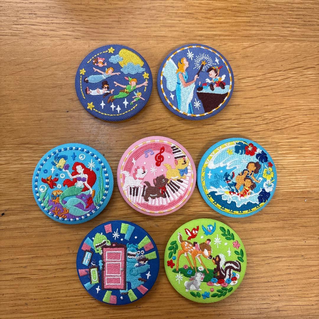 ディズニーキャラクターズ 刺繍缶バッジ 7個セット - メルカリ