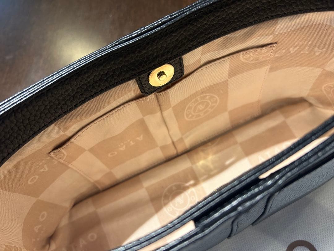 ちーさん✨ほぼ新品！超美品✨ATAO ブラックレザー ショルダーバッグ