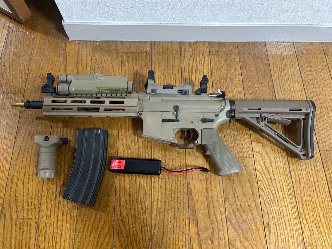 ジ*ン様 ‪☆再出品‪☆東京マルイ M4A1 カスタム 電動ガン バッテリー付き