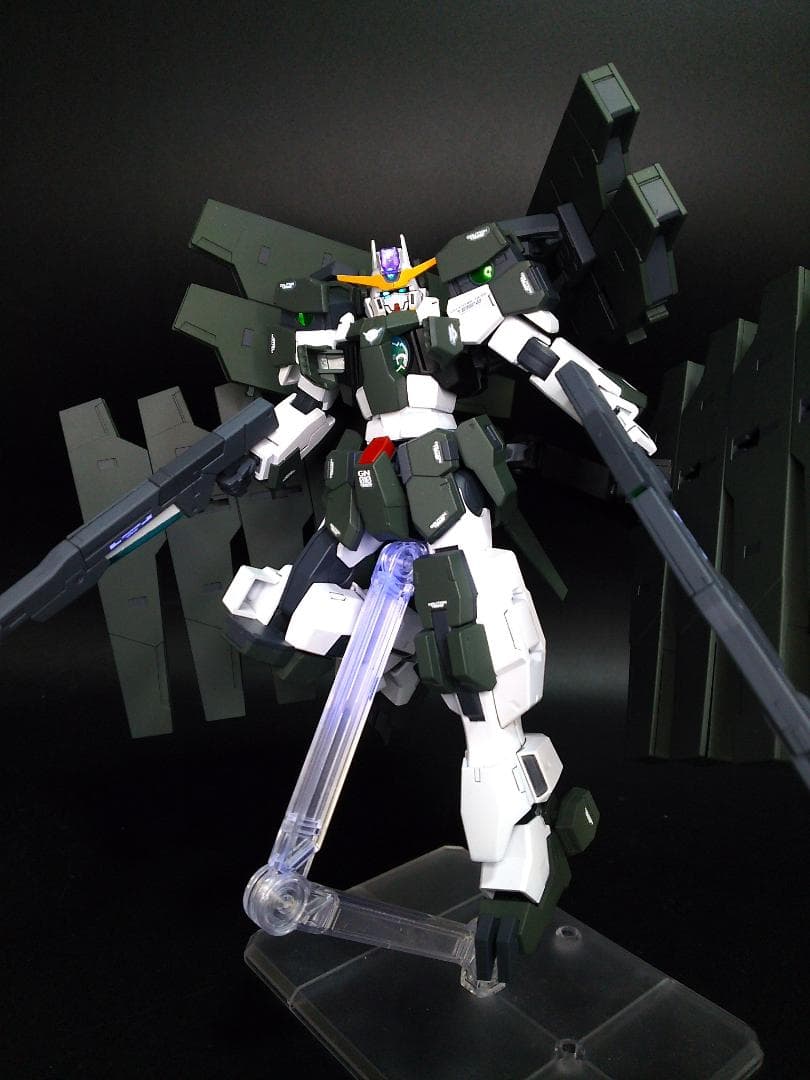 HG ガンダムサバーニャ 最終決戦仕様 ＆ ガンダムハルート 最終決戦仕様