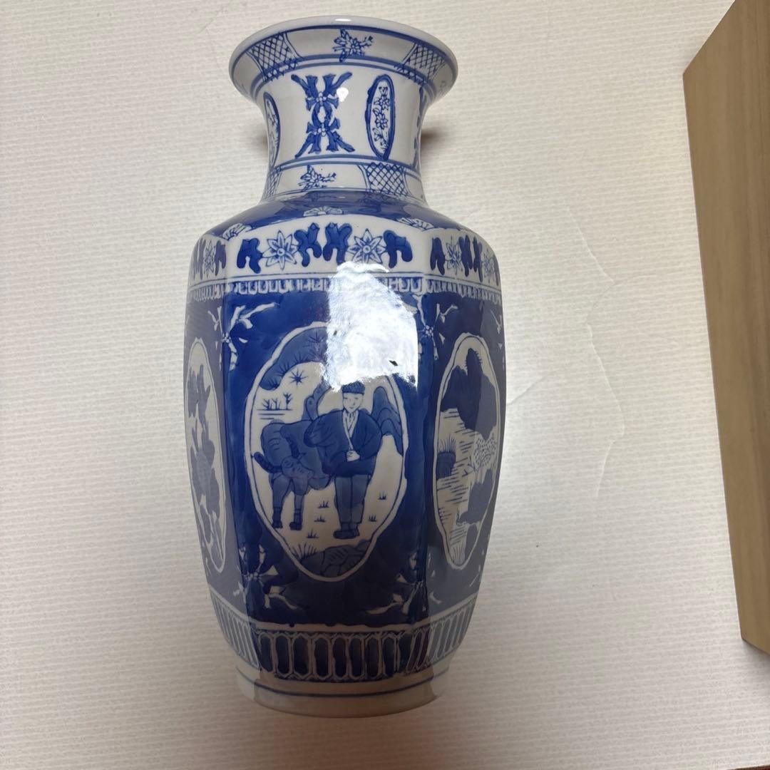新品 青と白 花瓶 陶磁器製 木箱付き - メルカリ