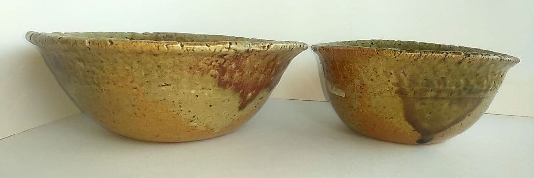 長倉翠子作　大小深鉢　作家の心のあり様が感じとれる作品