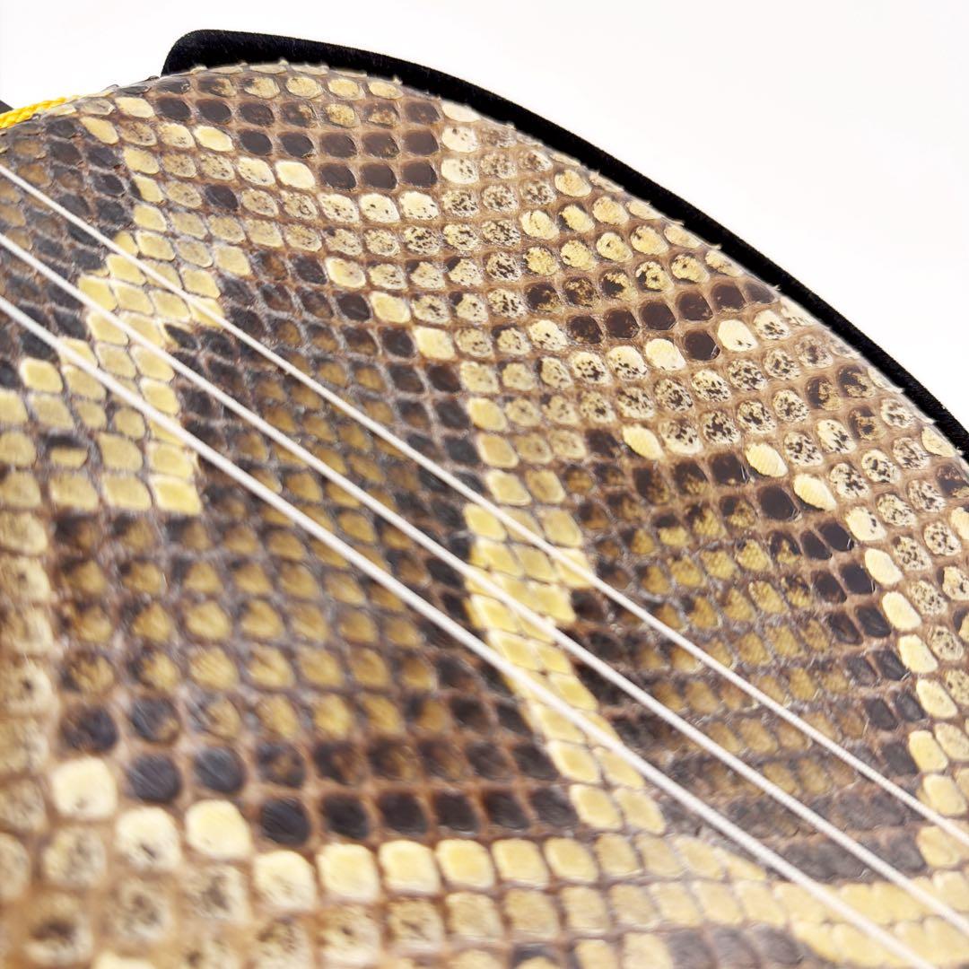 沖縄三線 本蛇皮 強化張 真壁型 爪付 ハードケース付 ウマ（駒）