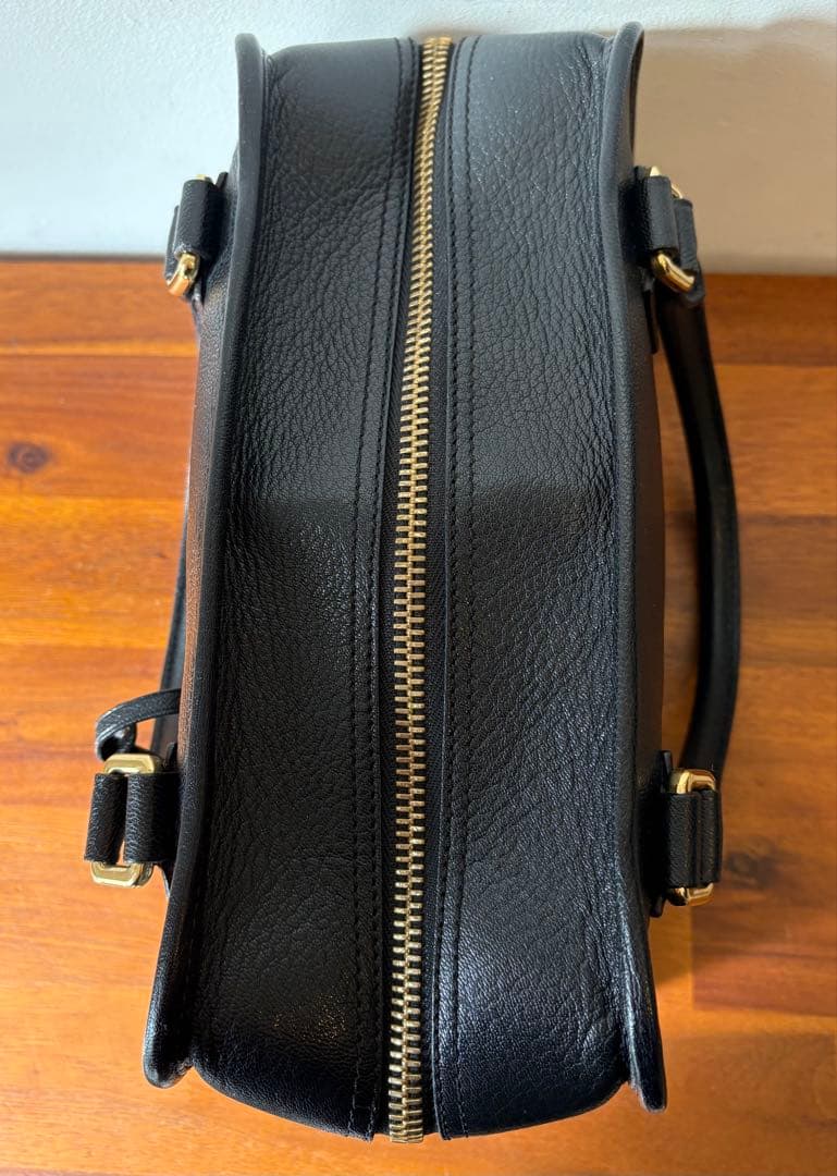 ロエベLOEWE アマソナ28