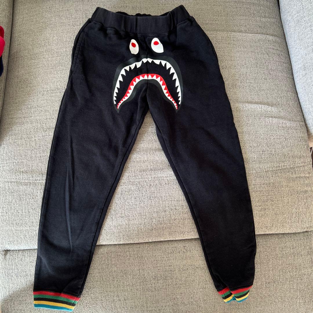 BAPEKIDSシャークプリント スウェットパンツ 130cm正規品 - メルカリ