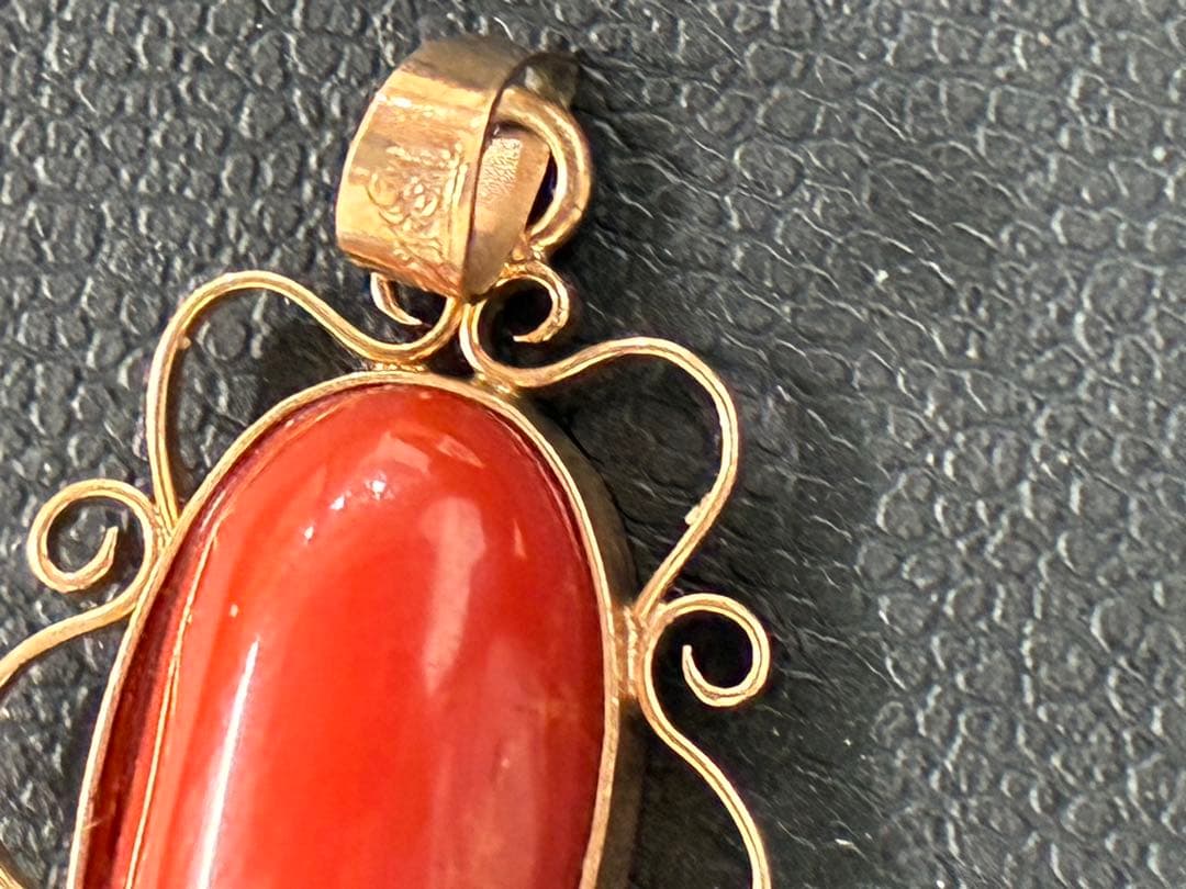 18K 刻印　赤色珊瑚オーバル型ペンダント　1.517g
