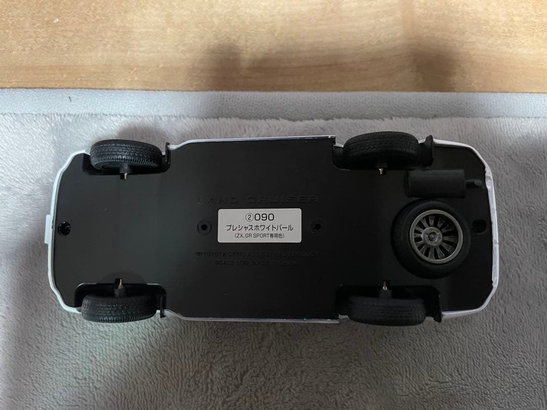 ランドクルーザー色見本1/30ミニカー