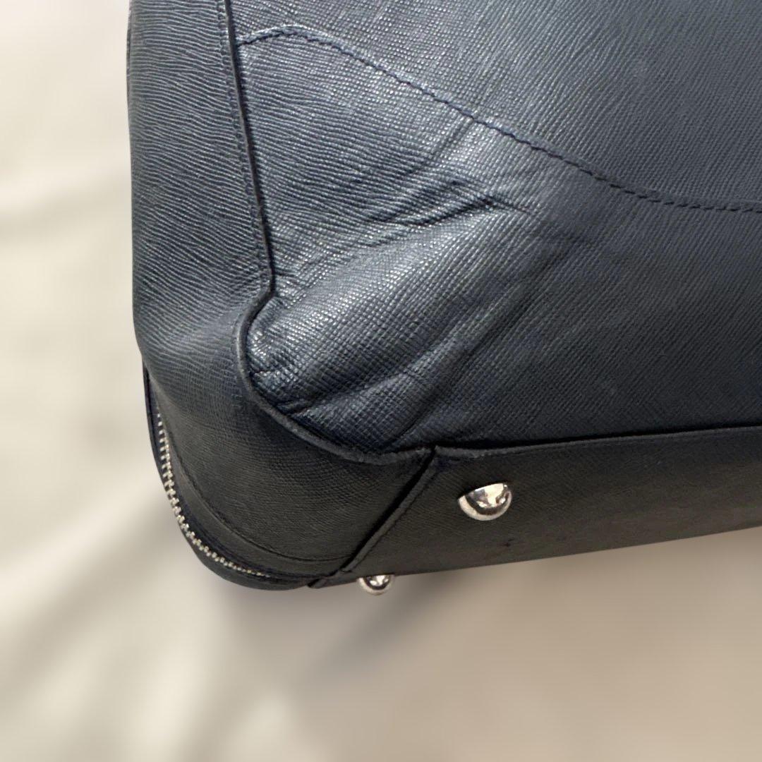 人気✨ペッレモルビダ　ビジネスバッグ ネイビーレザー　2層　パソコン収納可能