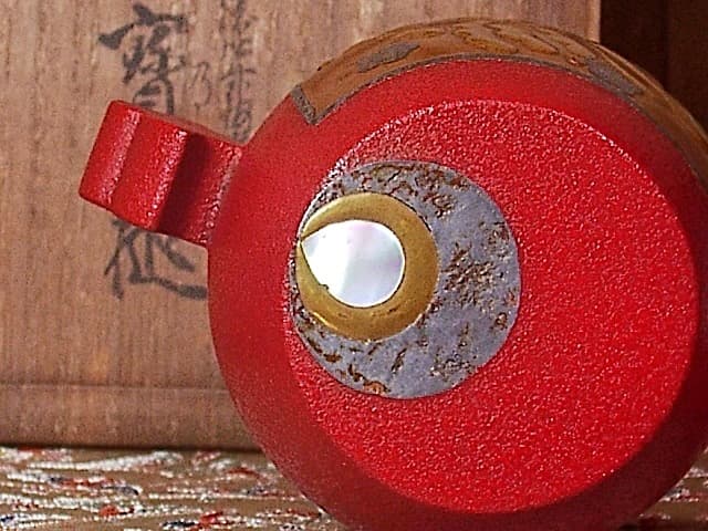 漆工　平安　高橋孝道 作　乾漆松竹梅蒔絵　熨斗押　宝槌　無傷　共箱　古物。