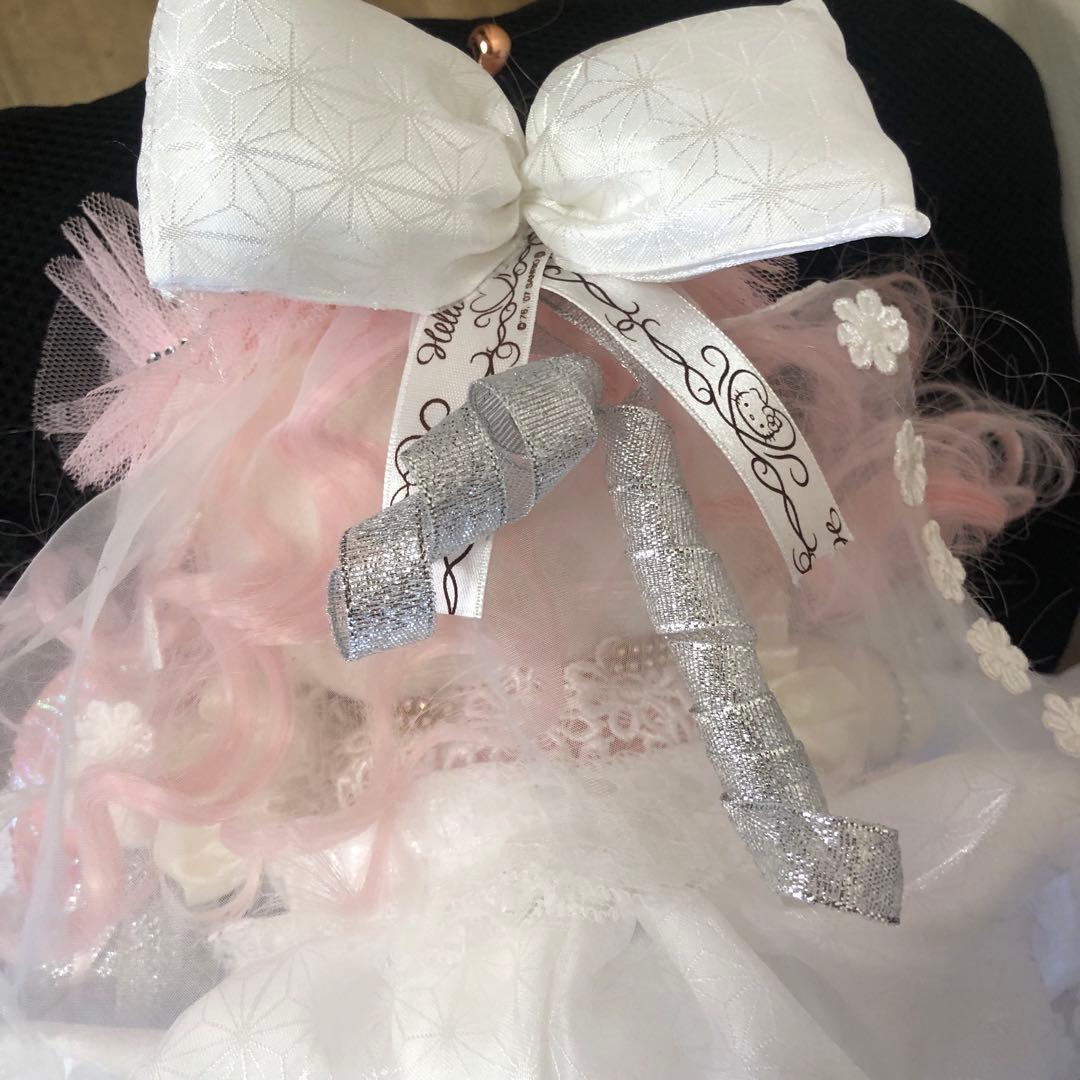 Hello Kitty ハローキティの美しいウェディングドレス