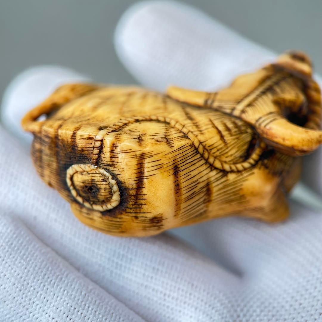 牛の彫刻 小型 彫刻極上根付天然素材アンティーク骨董飾り物古美術置物細密