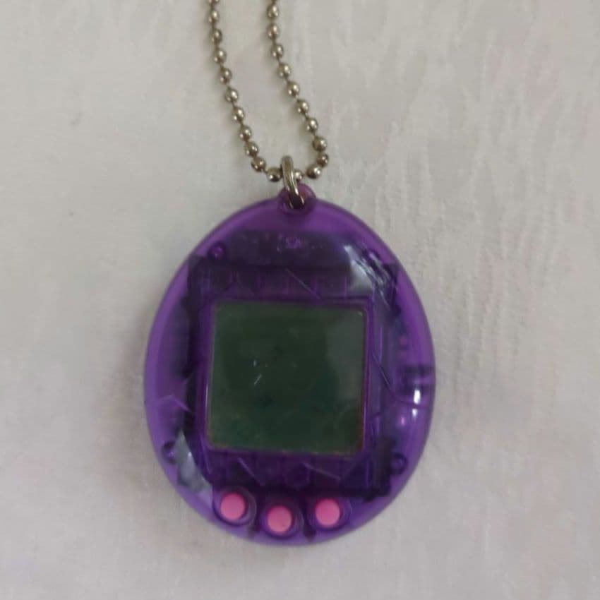 BANDAI 海で発見!!たまごっち(紫) - メルカリ