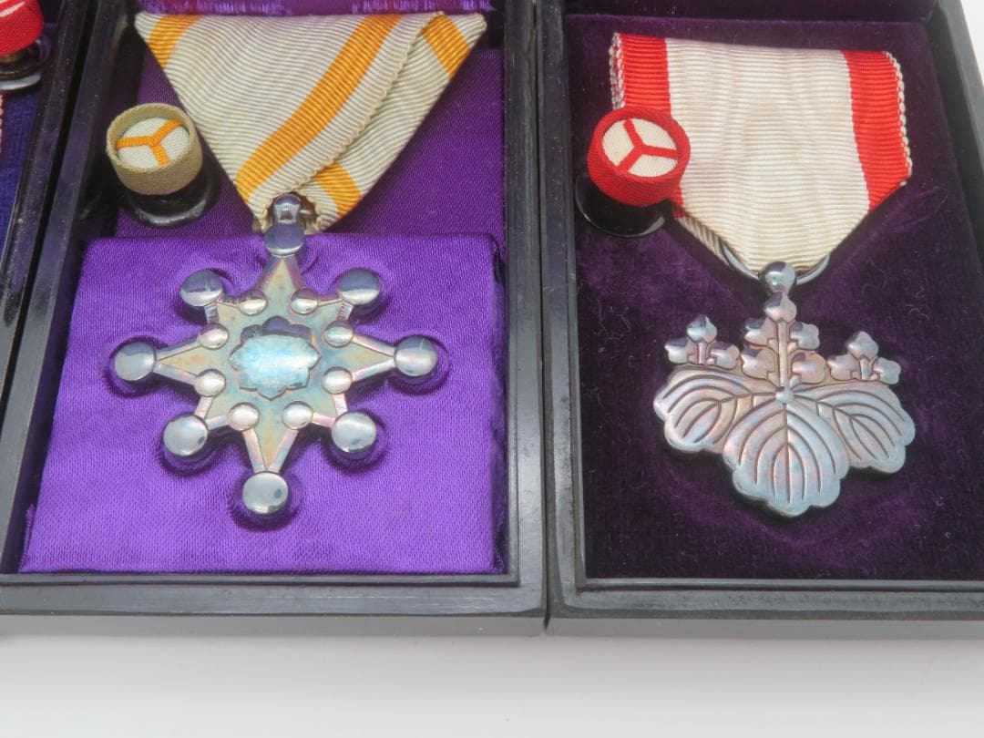 908、勲八等瑞宝章 勲八等白色桐葉章 略章 勲章 記章