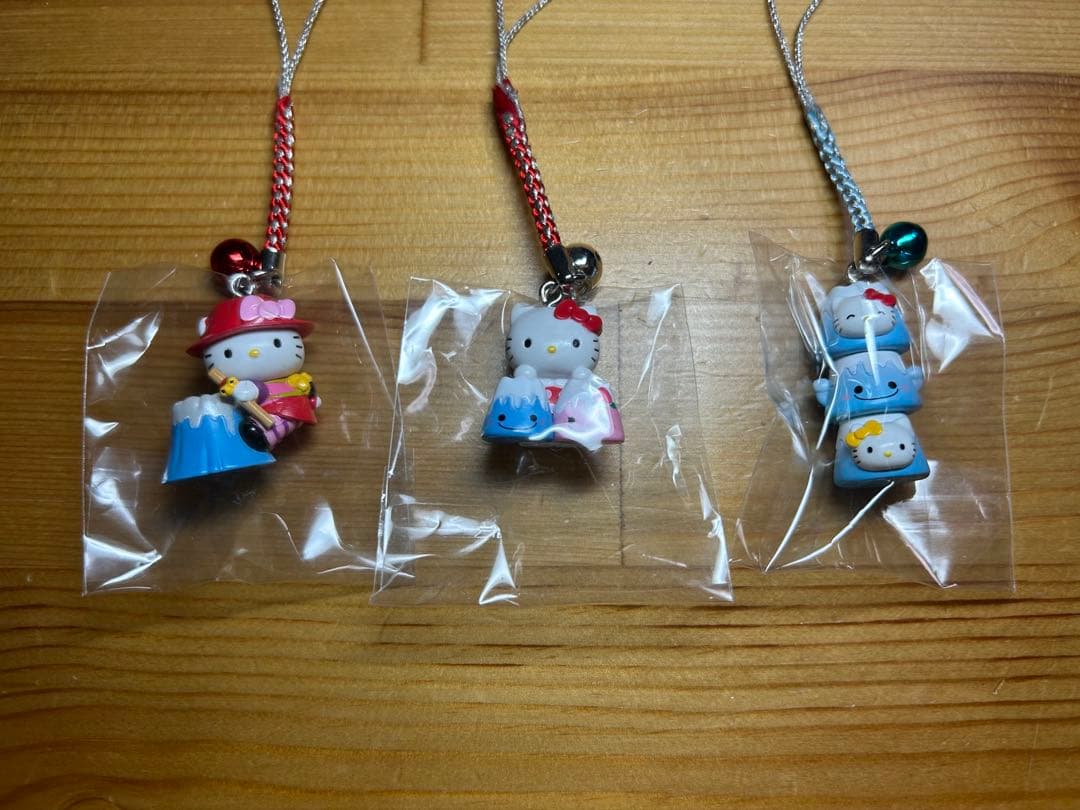 レア】 ご当地キティ 根付け ストラップ 富士山3種セット - メルカリ
