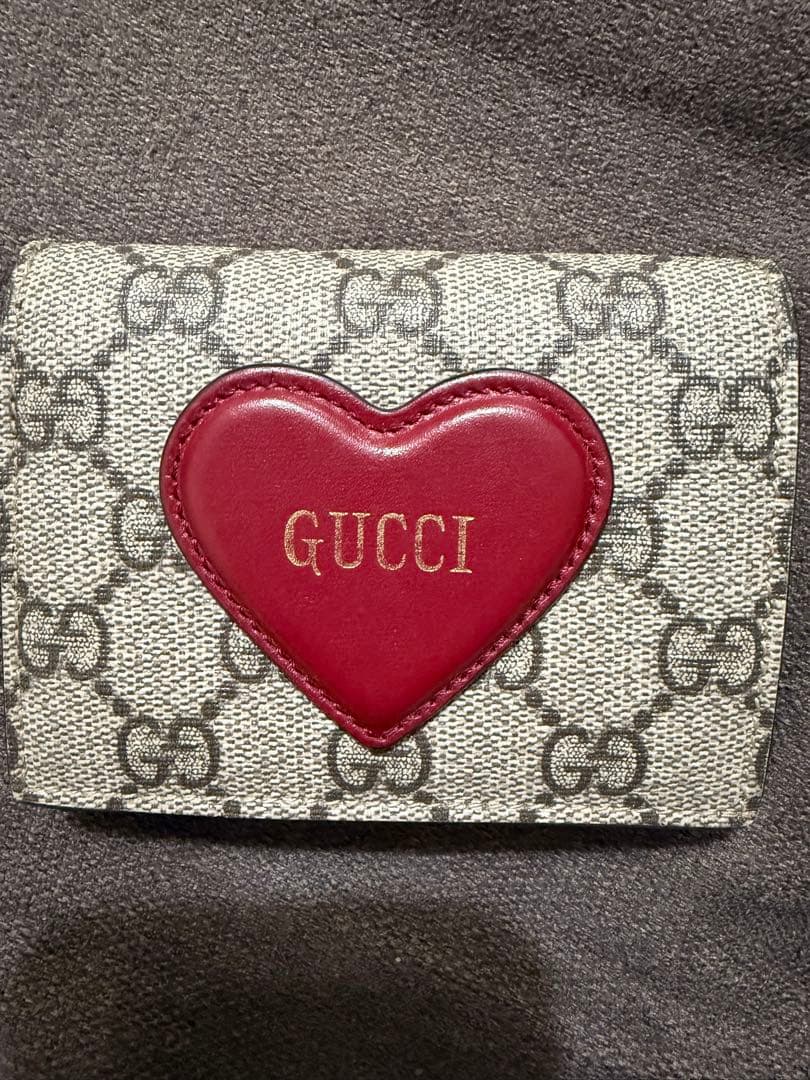オンラインファッション - GUCCI ハート型パッチ 二つ折り財布 452225511