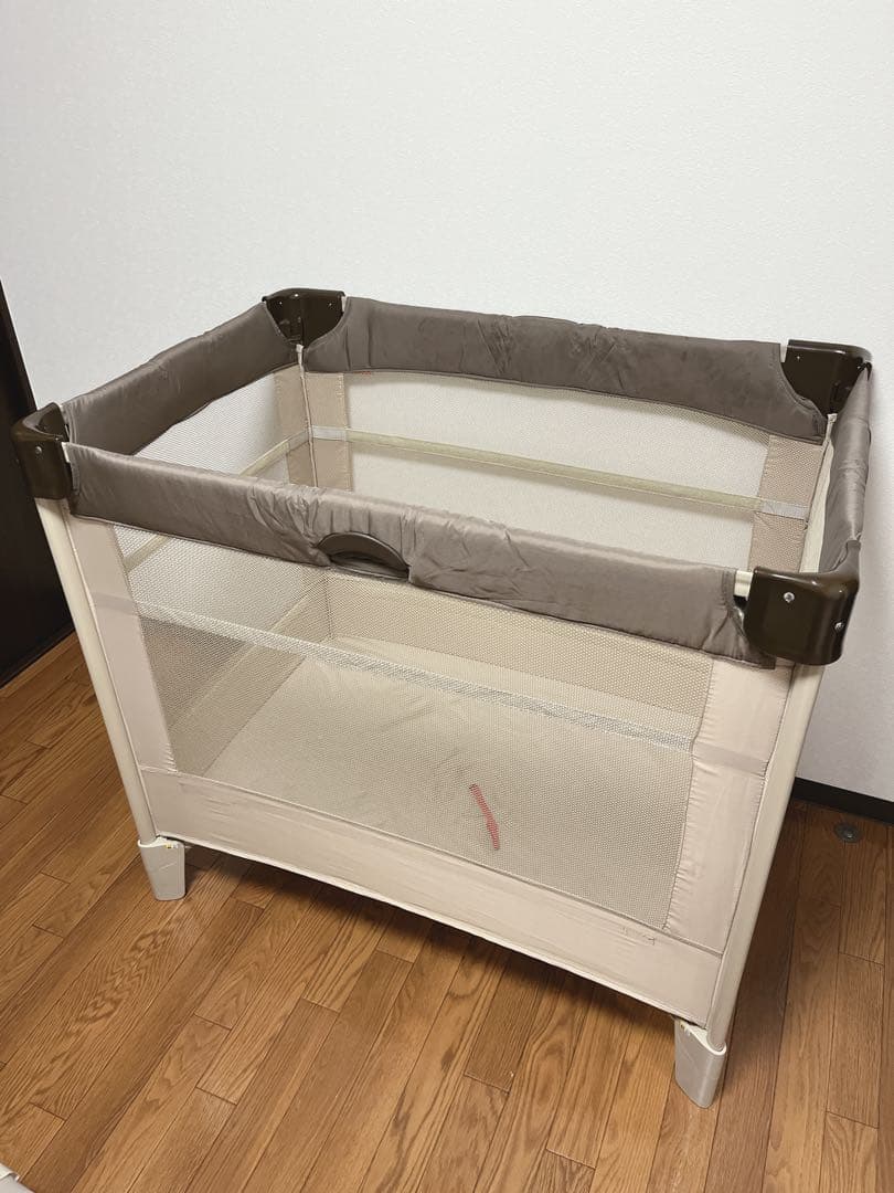 アップリカ【美品】ココネルエアーAB 付属品あり ベビーベッド