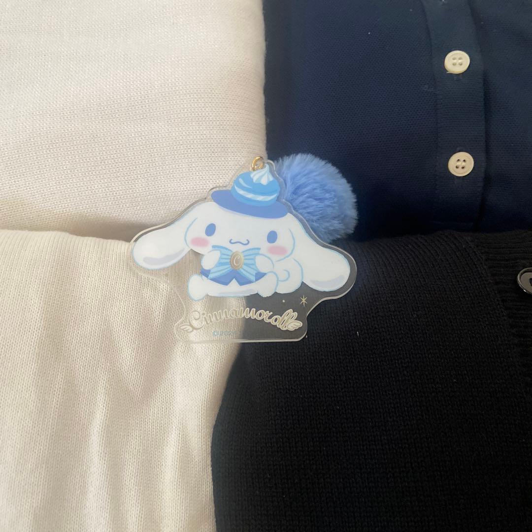 シナモンロール アクリルキーホルダー ファー付き