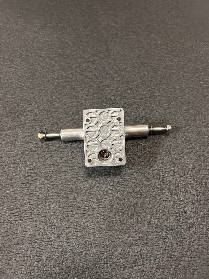 スケートボードトラック　エース