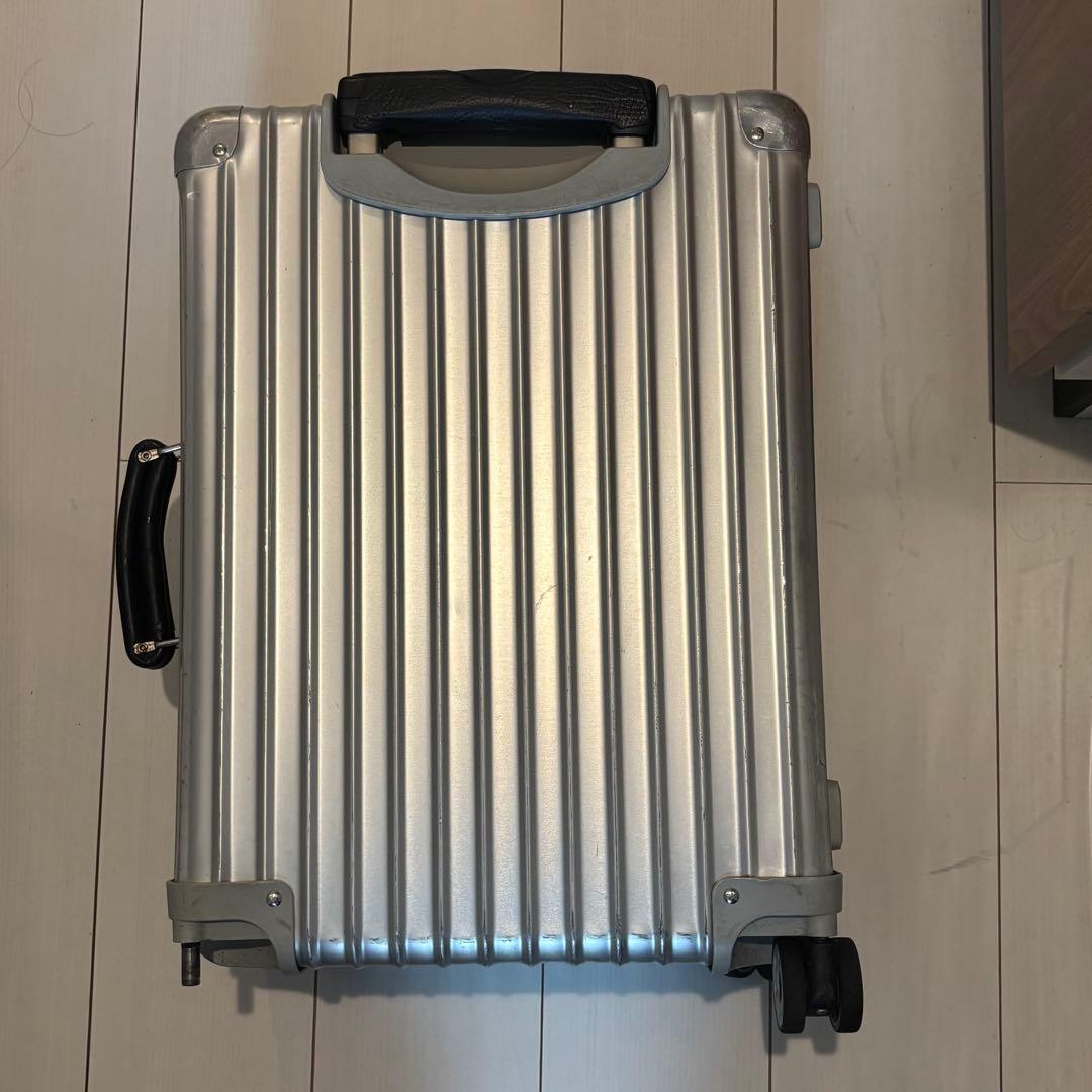 RIMOWA リモワ クラシック キャビン 4輪 機内持ち込み可 タイヤ2つ破損