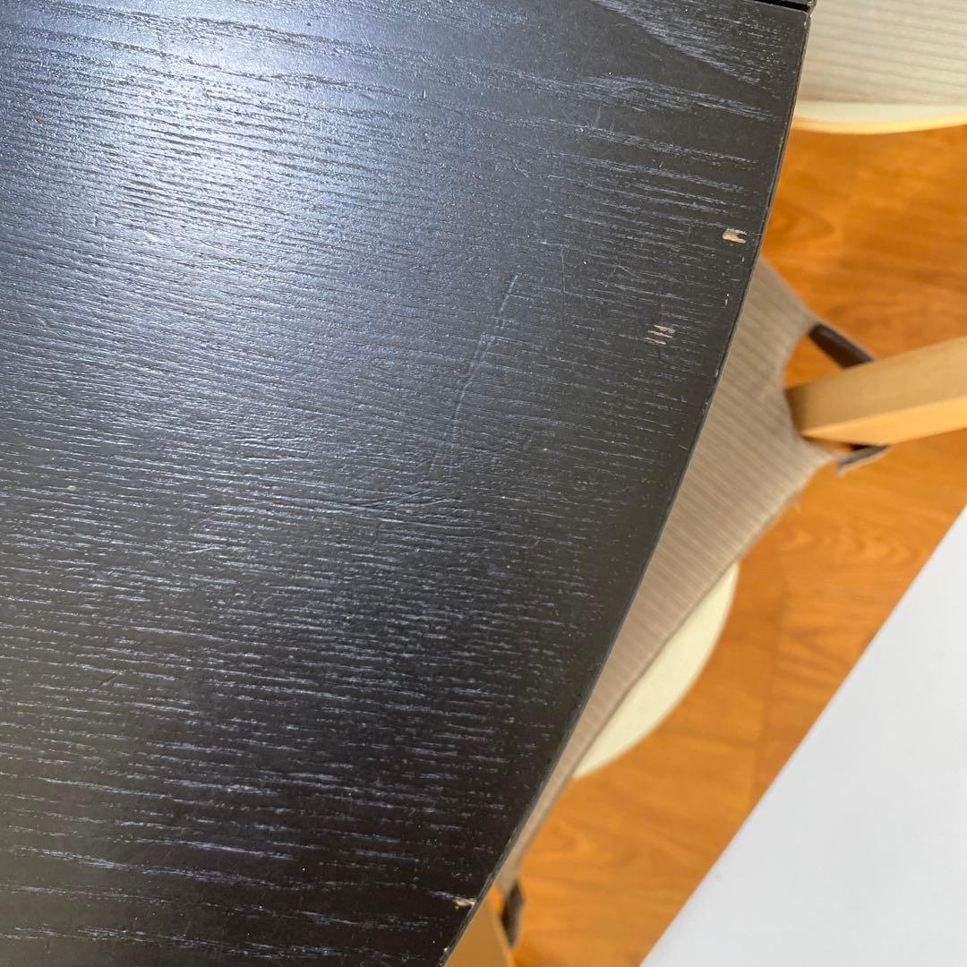 IKEA BJURSTA 黒い円形木製ダイニングテーブル