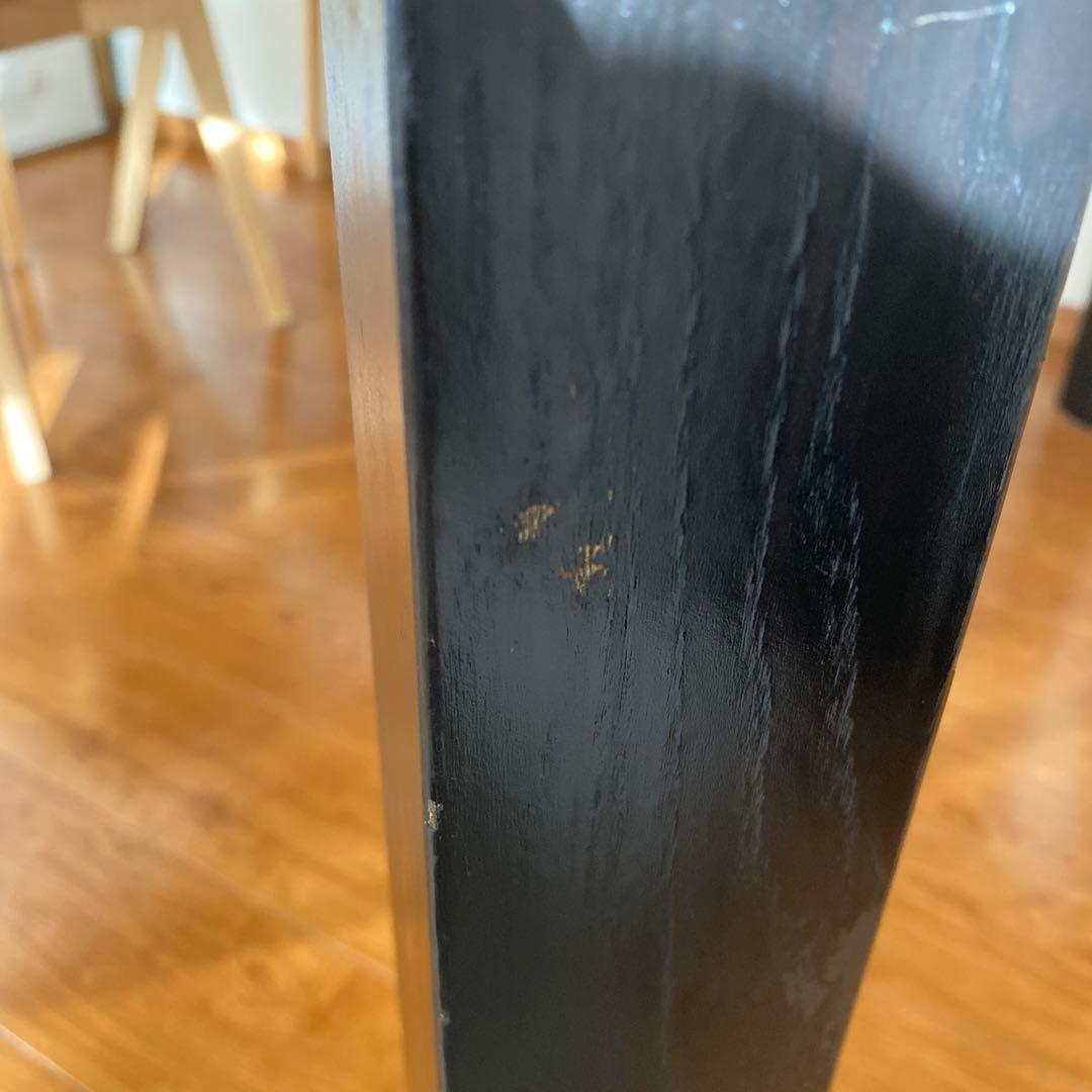 IKEA BJURSTA 黒い円形木製ダイニングテーブル