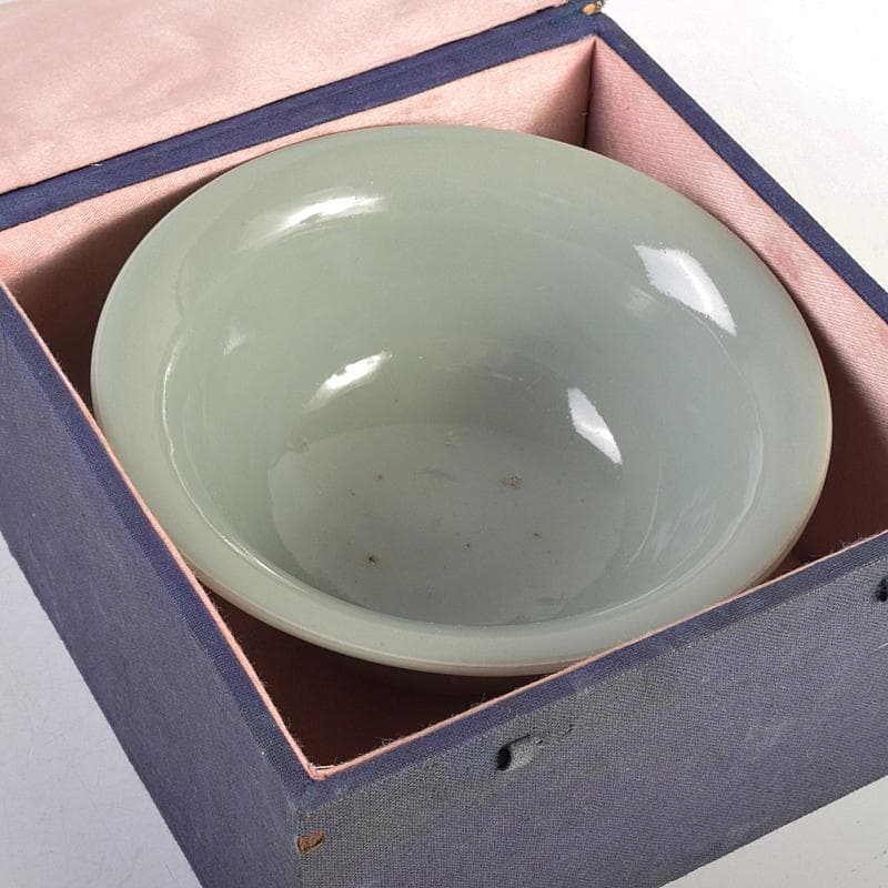 中国　龍泉窯　青磁　陰刻　花文　鉢　M　R8813