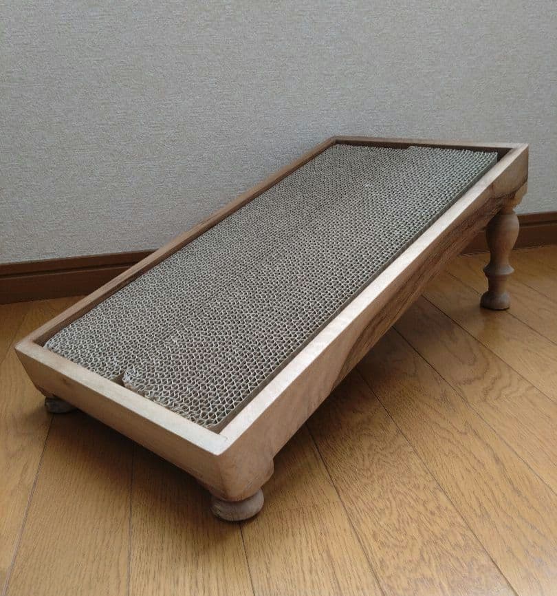 新品爪とぎ付】オルネドフォイユ オルネコ クルミの木の爪とぎ - メルカリ