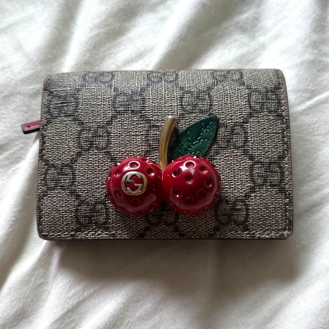 GUCCI 二つ折り財布 GG チェリー インターロッキング