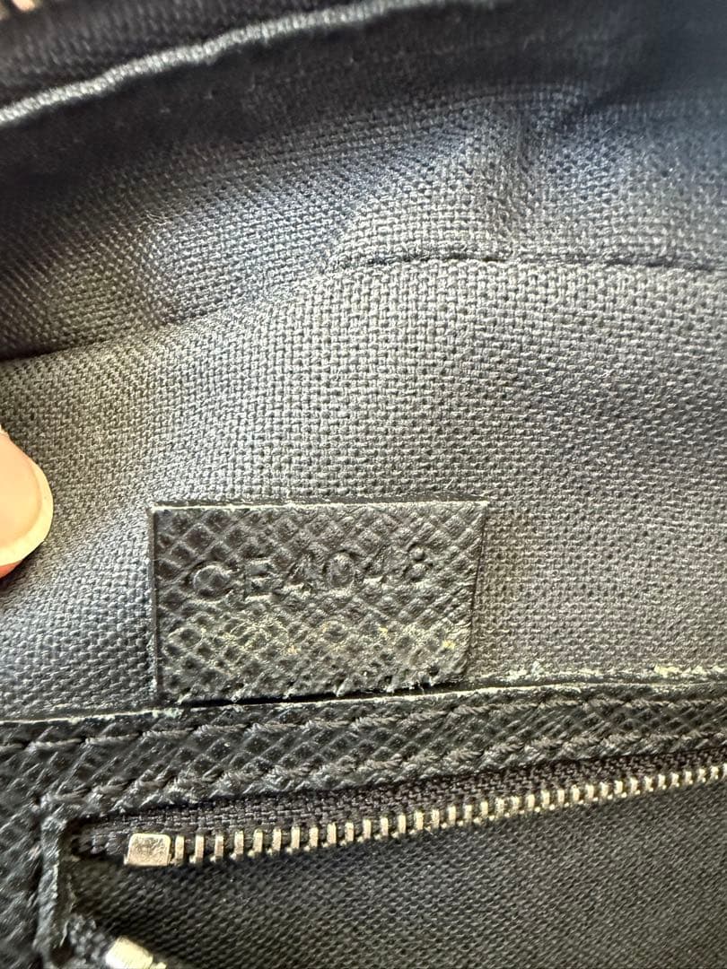 美品　ルイヴィトン　イゴール　アルドワーズ　タイガ　ビジネスバッグ A4　黒