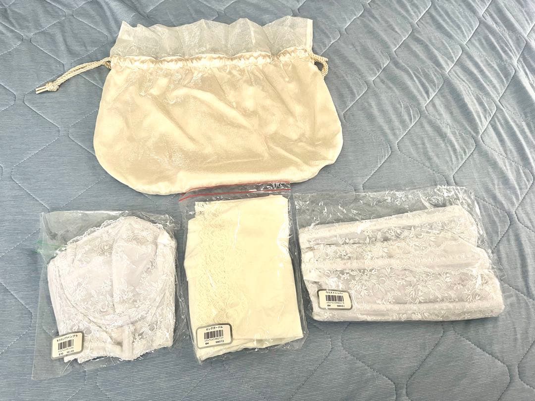 セモアブライダルインナー コルセットタイプ ホワイト　ガードル付きE70/64