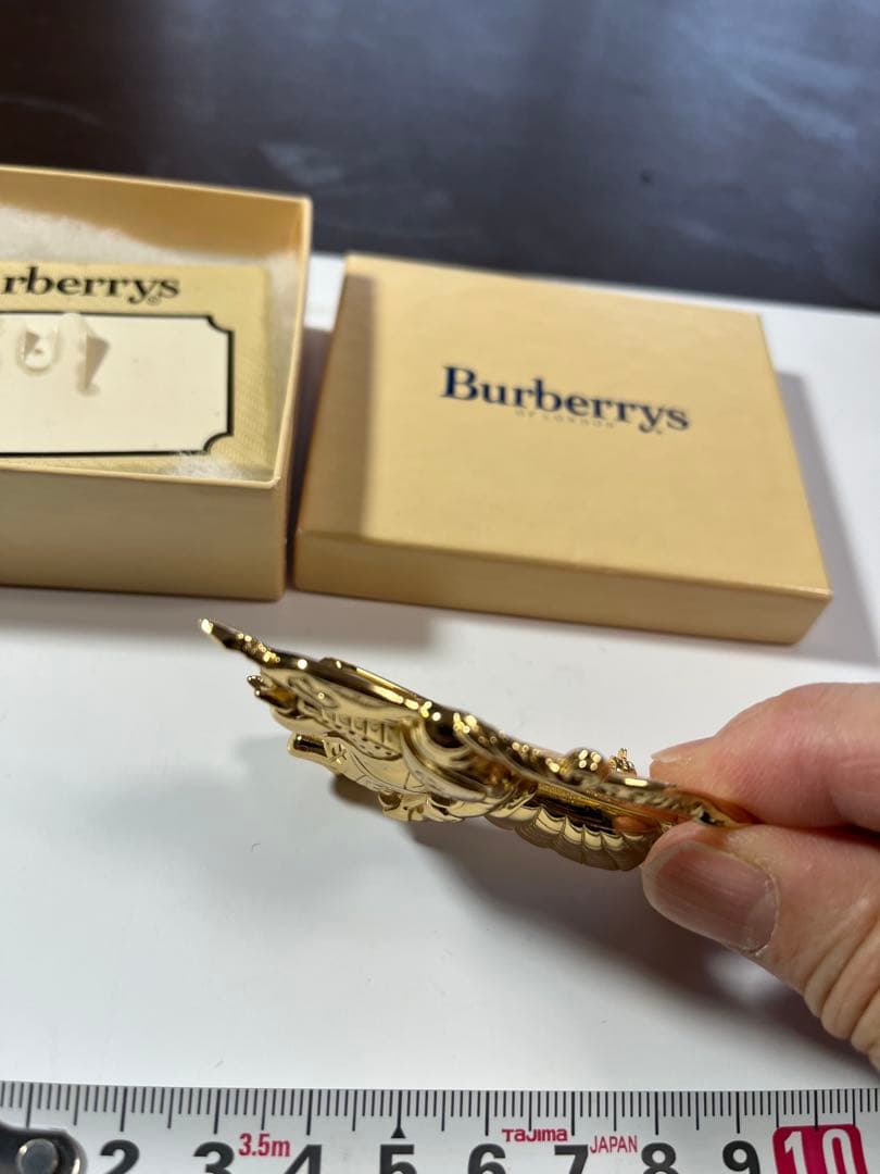 Burberrys ゴールド 馬のブローチ(バーバリープローサム) - メルカリ