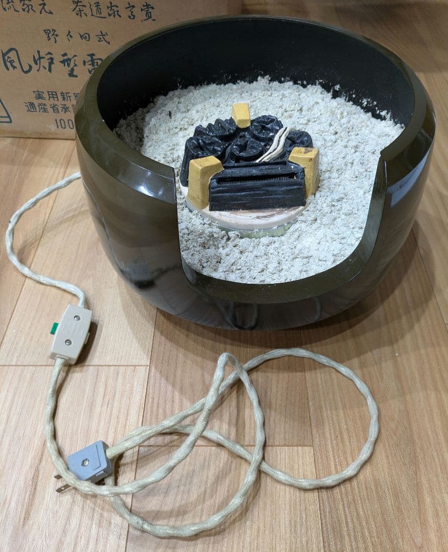 茶道具 野々田 風炉型 電熱器 合金面取風炉 古銅色