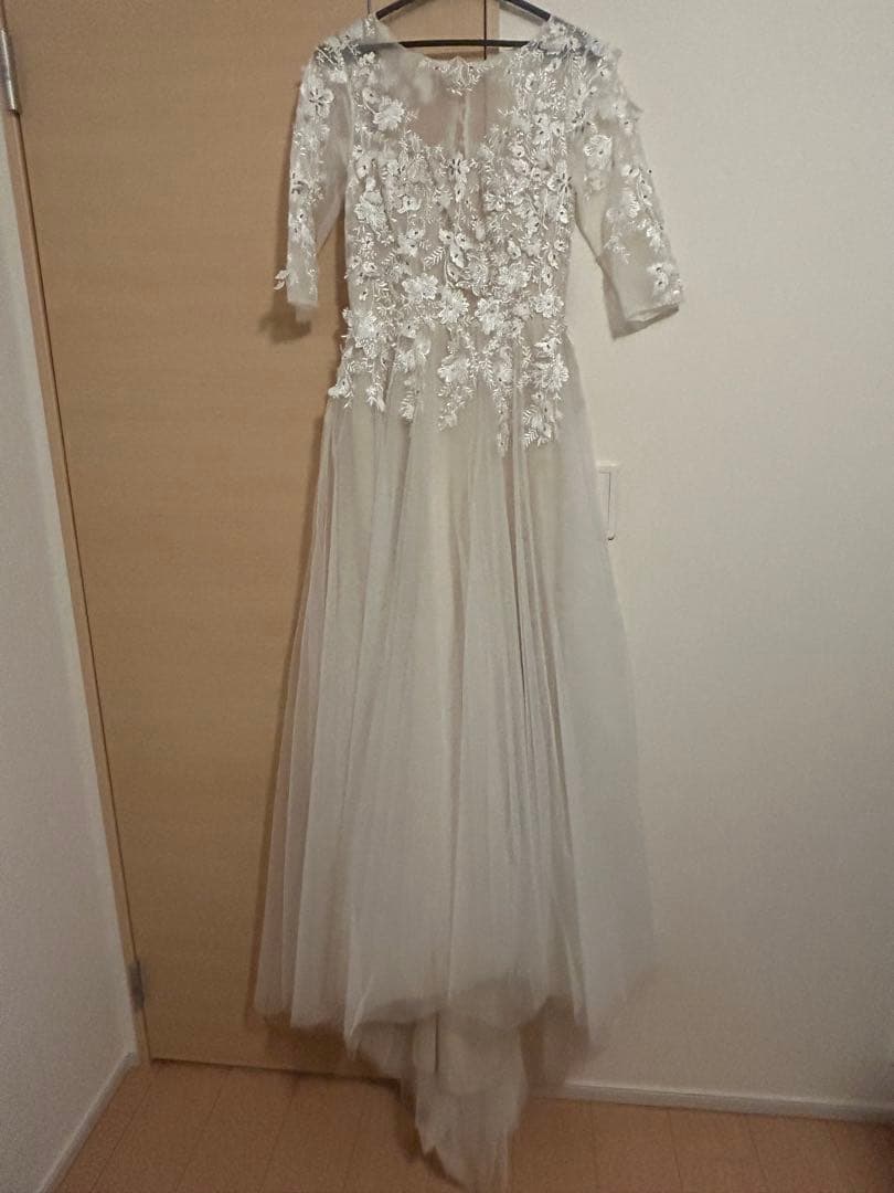 ウェディングドレス フラワーモチーフ刺繍長袖 Aライン