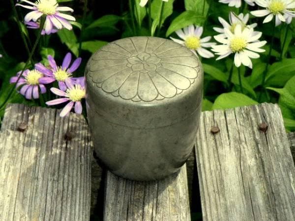 ♥錫製　棗　十六八重菊中八重桔梗紋　茶道具　骨董　古玩 ♥錫製棗十六八重菊中八重桔梗紋茶道具骨董古玩