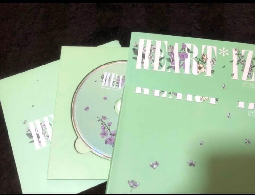 IZ*ONE まとめ売り　アイズワン　トレカ、うちわ、アルバム、マフラータオル