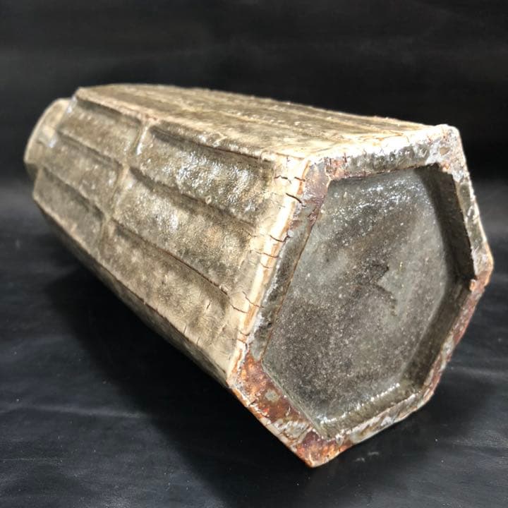 究極の古美術◼️蔵から凄い雰囲気のある縦長の壺、壷、花瓶が出て来ました。茶道具